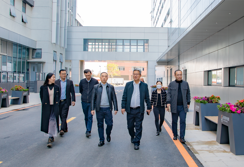 中山市政府副市长雷岳龙一行莅临南宫NG28股份中山智慧园区调研指导